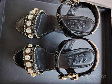 Scarpe nere estive con strass, fibia dorata