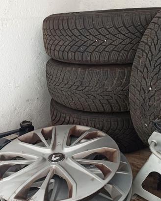 Pneumatici invernali 185/65 r15 con cerchi