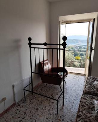 Letto in ferro battuto anni 40 ad una piazza