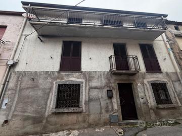 Bottidda Casa indipendente Via A. Deffenu 10