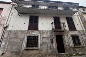 Bottidda Casa indipendente Via A. Deffenu 10