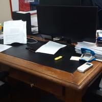 Scrivania doppia (due postazioni frontali).