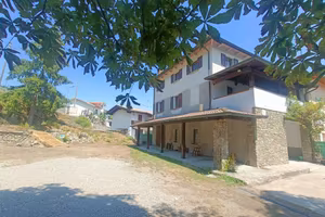 Casa indipendente di 174 m² con 4 locali e box aut