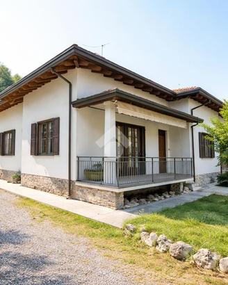 VILLA SINGOLA A MARIANO COMENSE