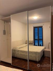 Camera da letto con armadio e 2 comodini