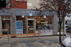 Via Grazioli, negozio vetrinato