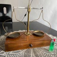 Bilancia di precisione d’epoca.