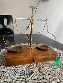 Bilancia di precisione d’epoca.