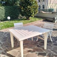 TAVOLO DA GIARDINO CON 4 SEDIE