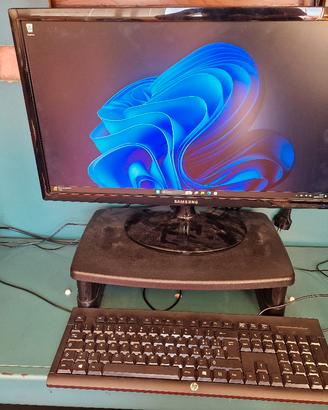 Mini PC Intel i5 Monitor Samsung 24 Pollici