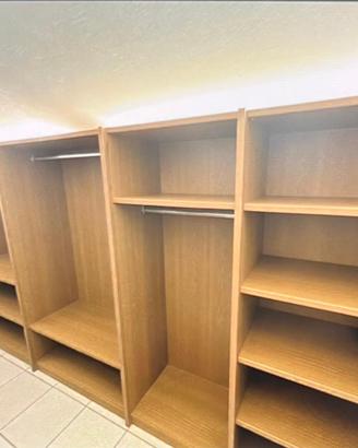 Scaffalatura per cabina armadio o negozio