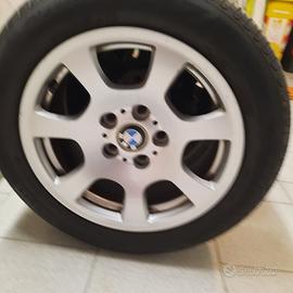 Cerchi da 16 con gomme quattro stagioni Bmw