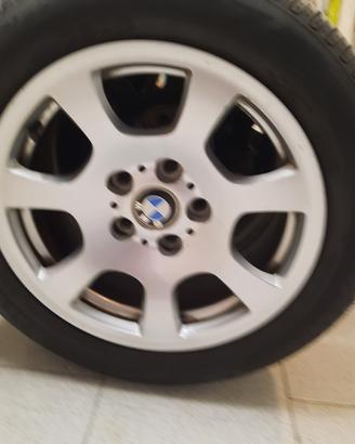 Cerchi da 16 con gomme quattro stagioni Bmw