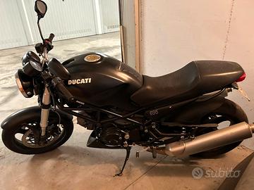 Ducati Monster 695