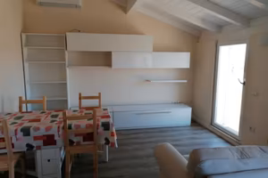 Solo specializzandi,medici,infermieri,oss,Trivano