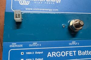 VICTRON Isolatore di batteria Argofet 100A