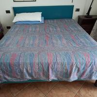 Letto matrimoniale e armadio