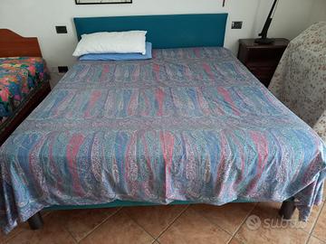 Letto matrimoniale e armadio