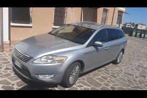 Ford Mondeo station wagon marchio Ghia
