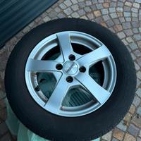 Cerchi in lega con pneumatici-spedizione inclusa