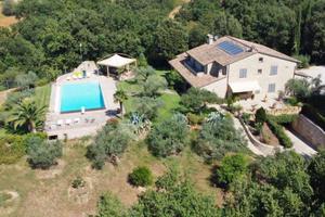 Rustico / Casale di 850 m² con più di 5 locali e b