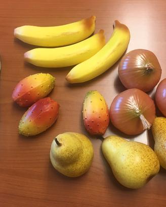 Finta frutta, verdura e funghi per decorazioni