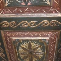 Pannello decorativo antico in legno dipinto a mano