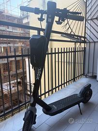 Monopattino elettrico modello nilox s1 nero