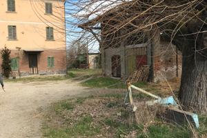 Cascina box cavalli e terreno