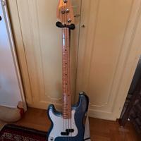 Basso Precision Fender mancino
