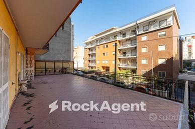 APPARTAMENTO CON AMPIO TERRAZZO E DOPPIO INGRESSO