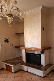 Rivestimento camino compreso di mensola emensolone