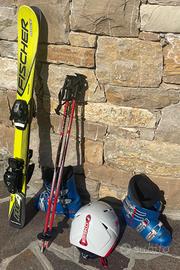 Kit sci bastoncini scarponi tuta casco doposci
