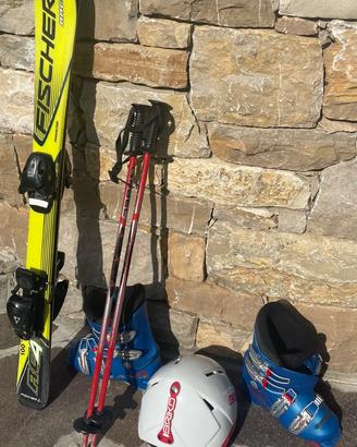 Kit sci bastoncini scarponi tuta casco doposci
