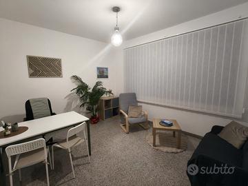 Stanza in studio condiviso per psicologo