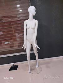 arredamento per negozio di abbigliamento 