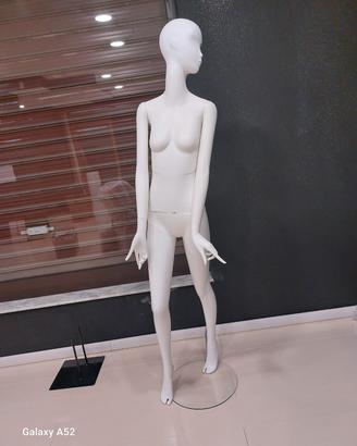 arredamento per negozio di abbigliamento 