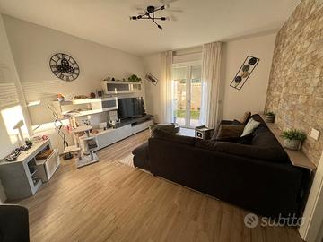 Ampio trivano, p. terra, cortile, accessoriato