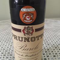 Bottiglia vino barolo