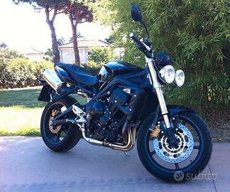 Street triple