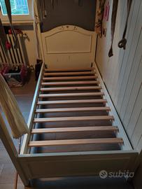 Letto singolo a baldacchino 