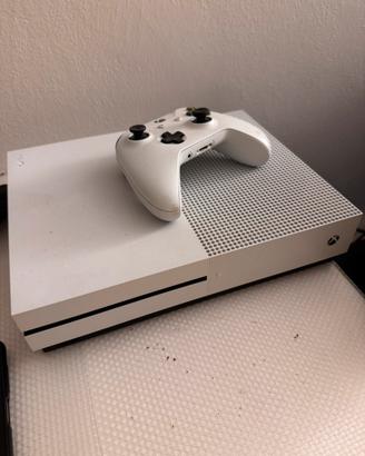 Xboxe One S + joypad