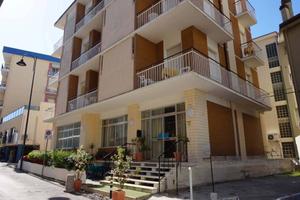 Palazzo / Stabile di 863 m² con più di 5 locali a 