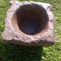 mortaio  antico  in pietra 