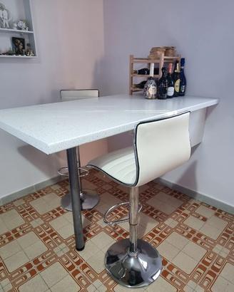 Penisola cucina, angolo bar e sgabelli