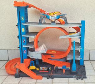 Hot Wheels City Ultimate Garage con Squalo 