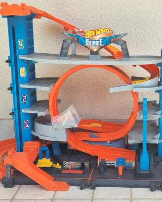 Hot Wheels City Ultimate Garage con Squalo 