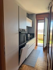 Cucina completa di elettrodomestici