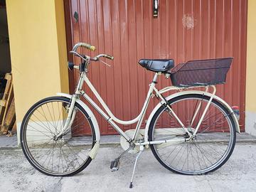 Bicicletta da città bianchi