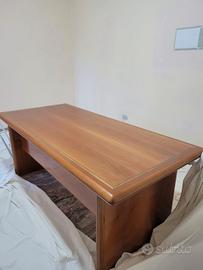 Scrivania in legno per studio